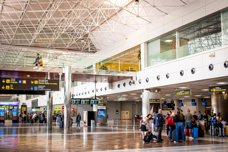 El Aeropuerto de Tenerife Sur–Reina Sofía cuenta con una única terminal de pasajeros.